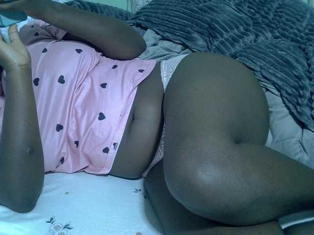 Bubblybooty live cam on BongaCams
