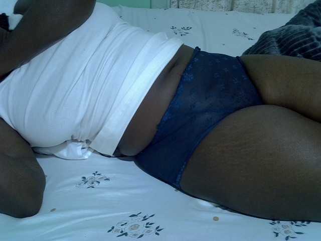 Bubblybooty live cam on BongaCams
