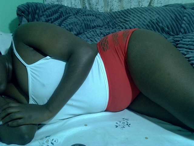 Bubblybooty live cam on BongaCams