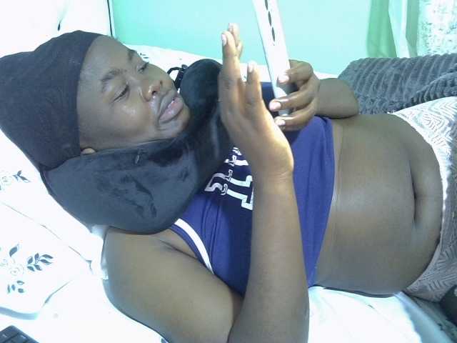 Bubblybooty live cam on BongaCams