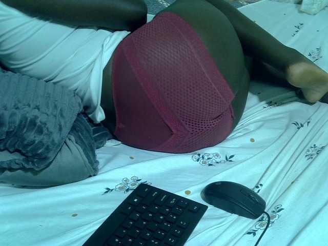Bubblybooty live cam on BongaCams