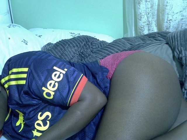 Bubblybooty live cam on BongaCams