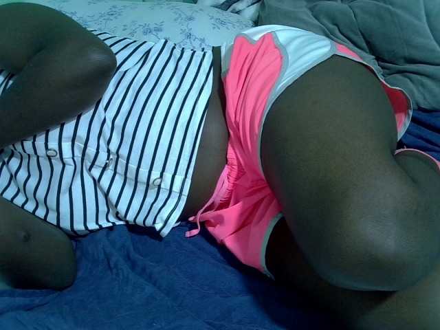 Bubblybooty live cam on BongaCams