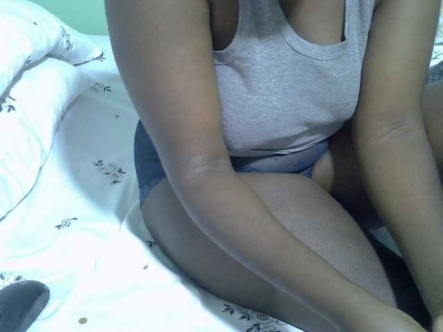 Bubblybooty live cam on BongaCams