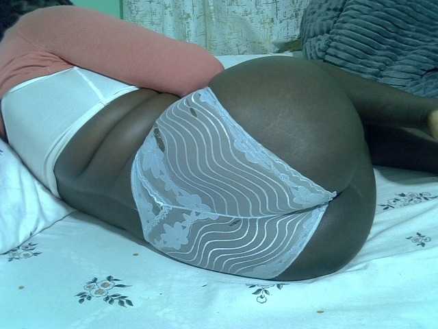 Bubblybooty live cam on BongaCams