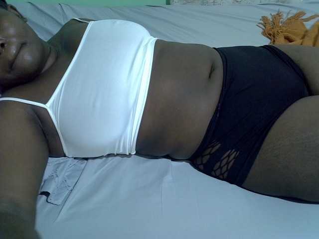 Bubblybooty live cam on BongaCams