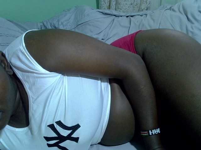 Bubblybooty live cam on BongaCams