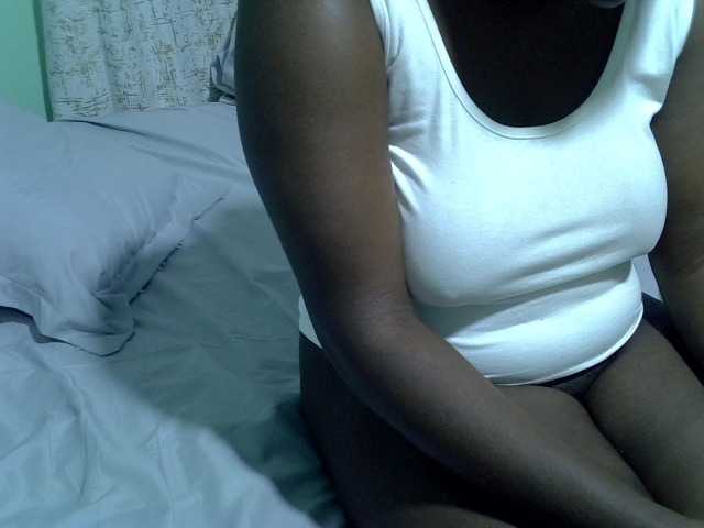 Bubblybooty live cam on BongaCams