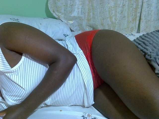 Bubblybooty live cam on BongaCams