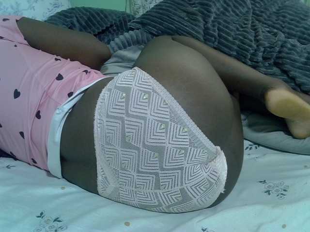 Bubblybooty live cam on BongaCams