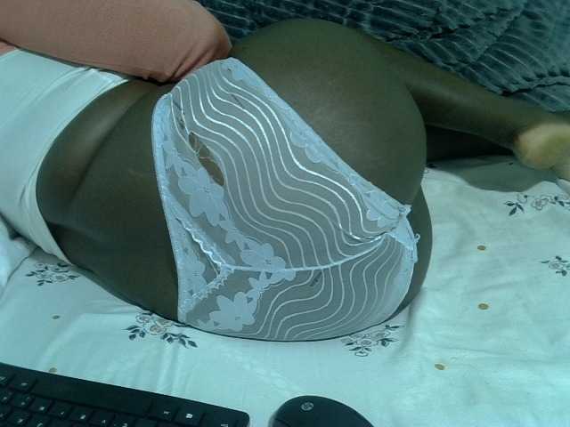 Bubblybooty live cam on BongaCams
