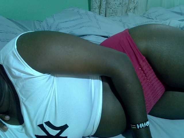 Bubblybooty live cam on BongaCams