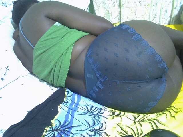 Bubblybooty live cam on BongaCams
