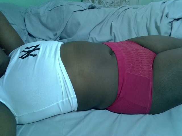 Bubblybooty live cam on BongaCams