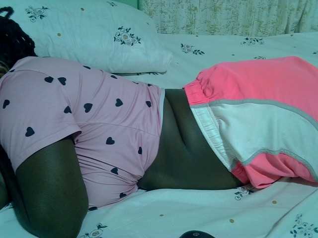 Bubblybooty live cam on BongaCams