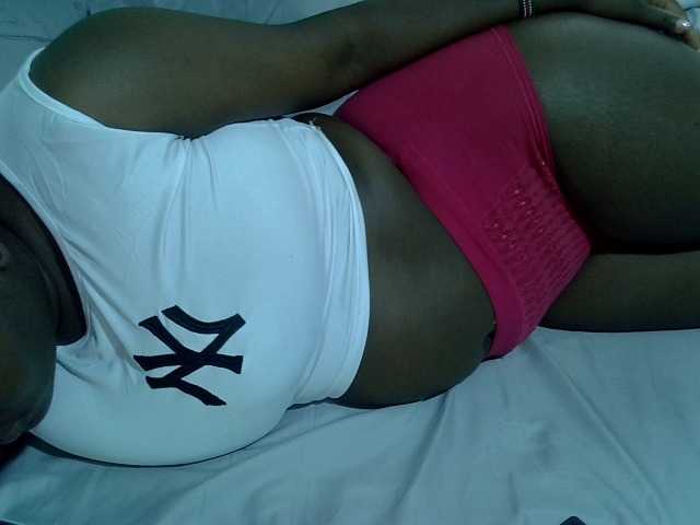 Bubblybooty live cam on BongaCams
