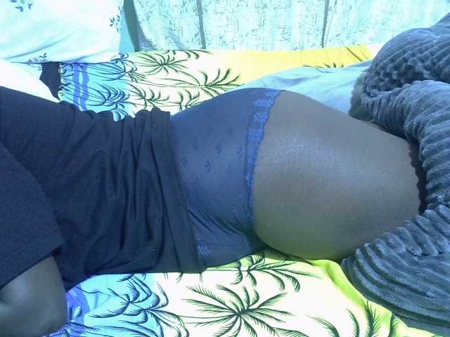 Bubblybooty live cam on BongaCams