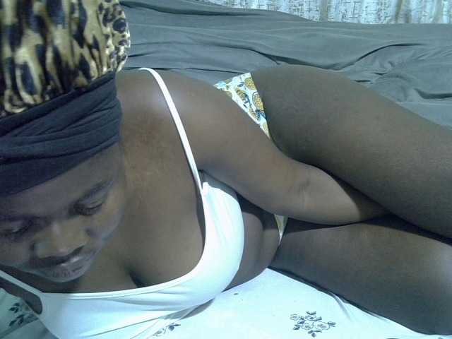 Bubblybooty live cam on BongaCams