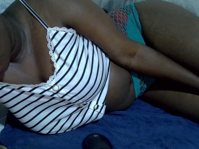 Bubblybooty live cam on BongaCams