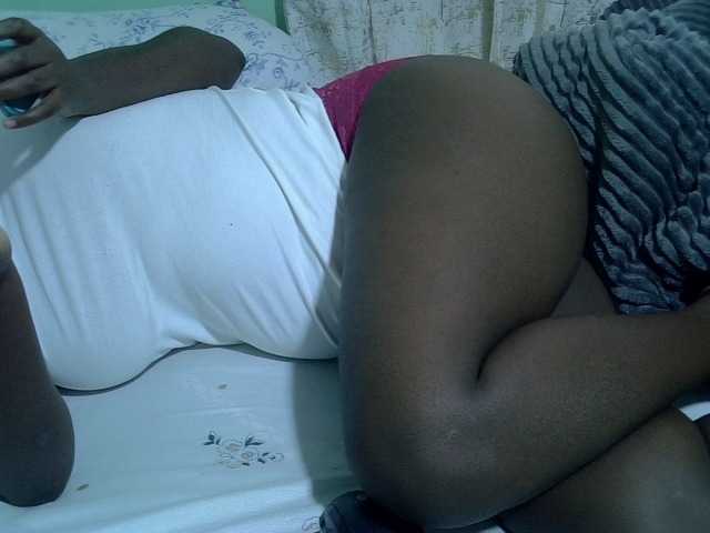 Bubblybooty live cam on BongaCams