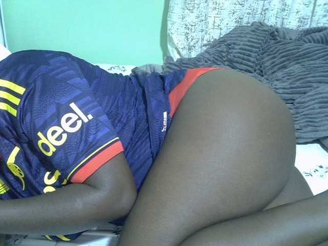 Bubblybooty live cam on BongaCams