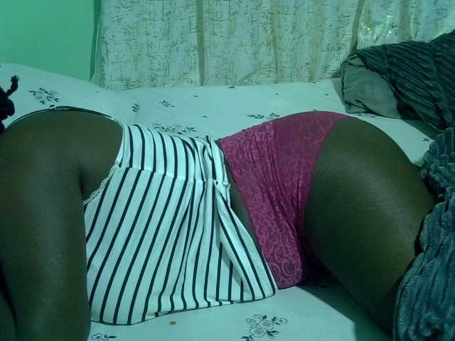 Bubblybooty live cam on BongaCams