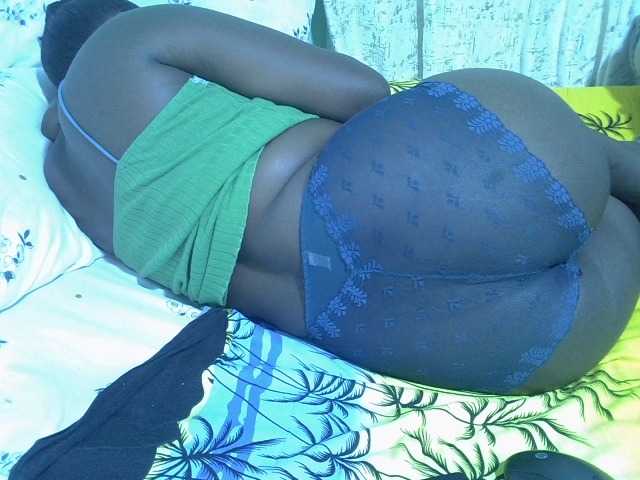 Bubblybooty live cam on BongaCams
