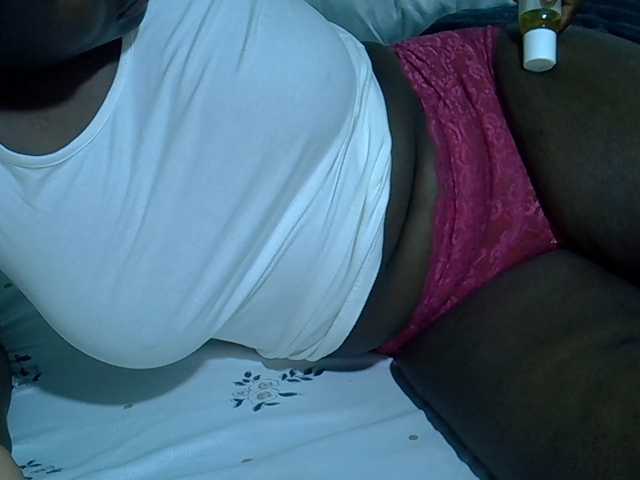 Bubblybooty live cam on BongaCams