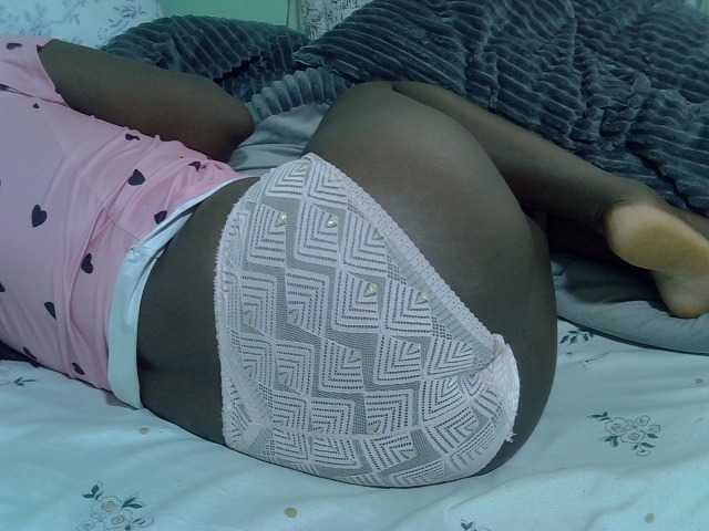 Bubblybooty live cam on BongaCams