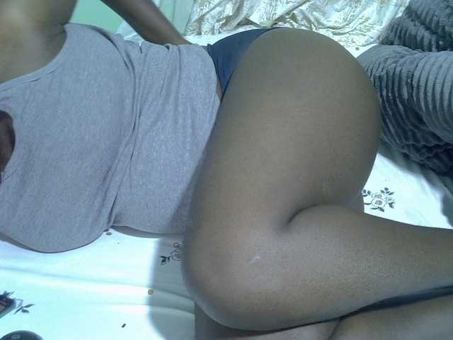 Bubblybooty live cam on BongaCams