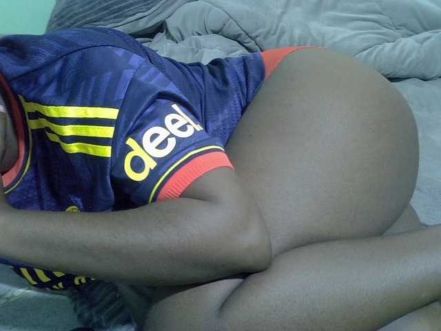 Bubblybooty live cam on BongaCams