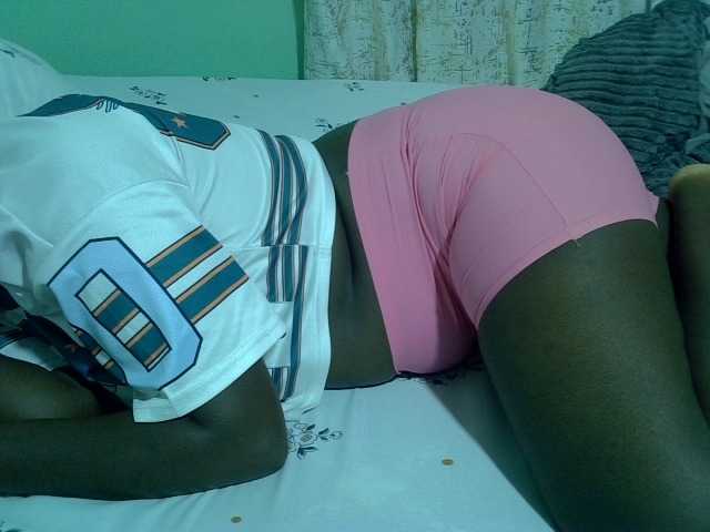 Bubblybooty live cam on BongaCams