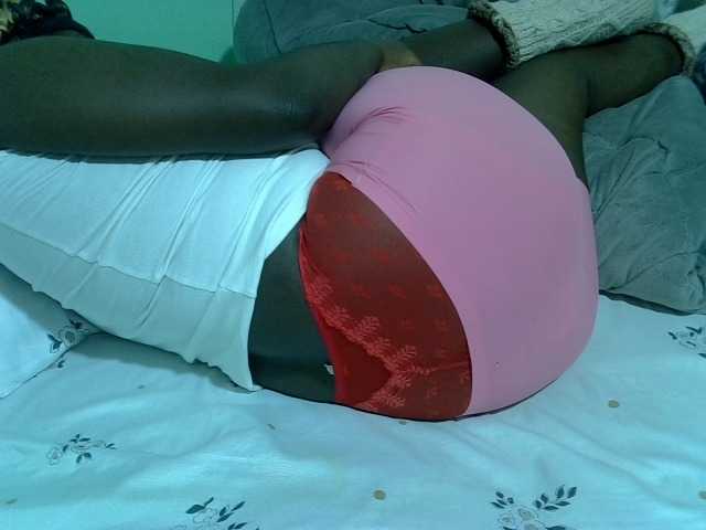 Bubblybooty live cam on BongaCams
