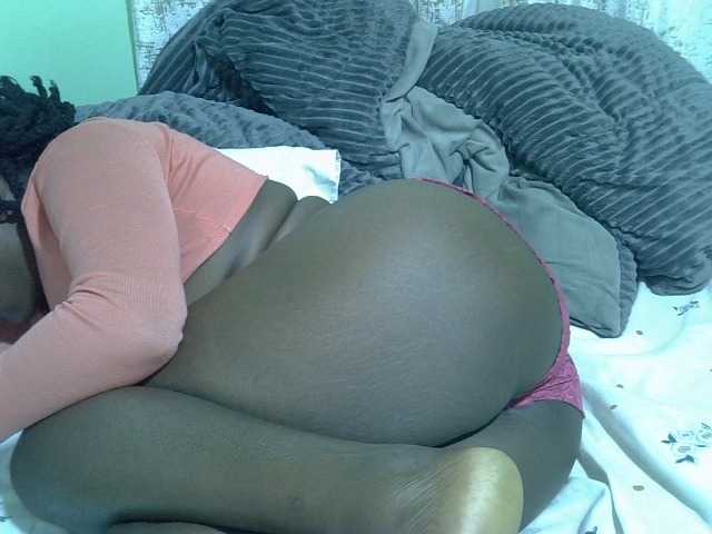 Bubblybooty live cam on BongaCams