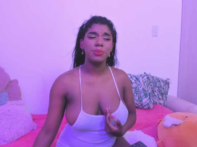 KendraChavezz1 live cam on BongaCams
