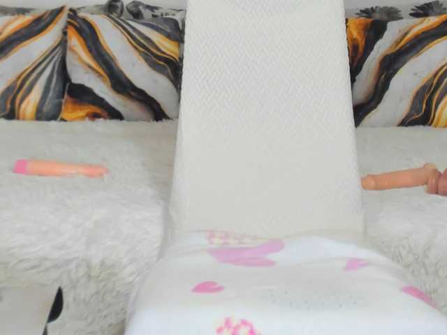 Besttpussyyy live cam on BongaCams