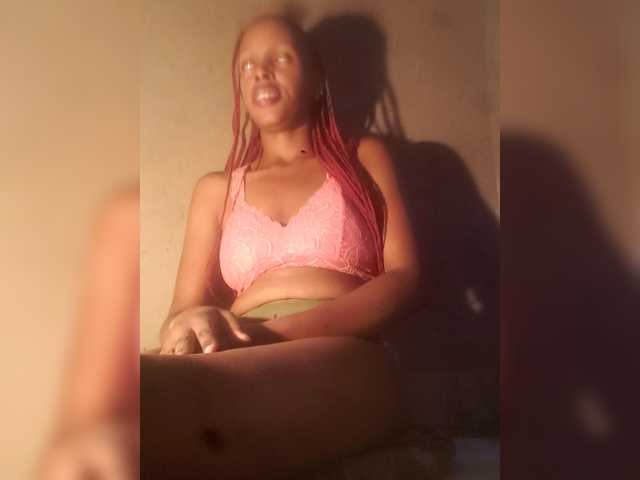 Kishadeja live cam on BongaCams