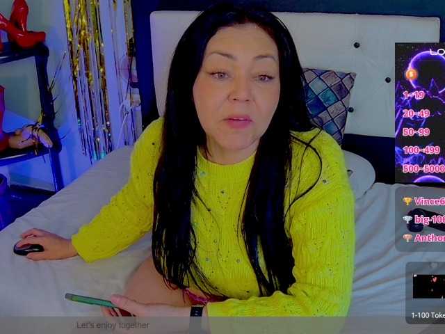 Mommy-pervert webcam bongacams model stream image