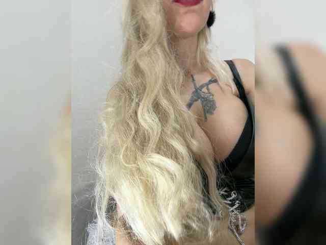 Zarinaaa webcam