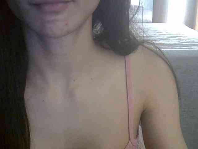 SkinnyKitty Live Webcam on BongaCams