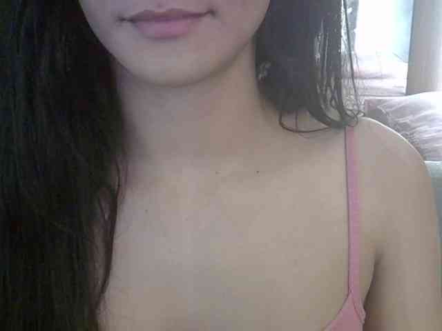 SkinnyKitty Live Webcam on BongaCams