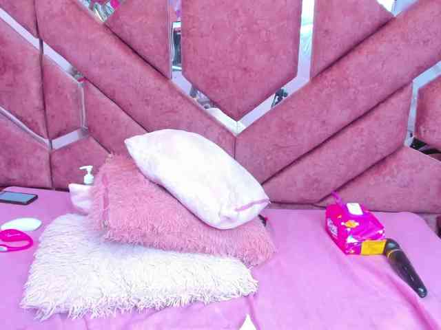 MiaaDavis webcam