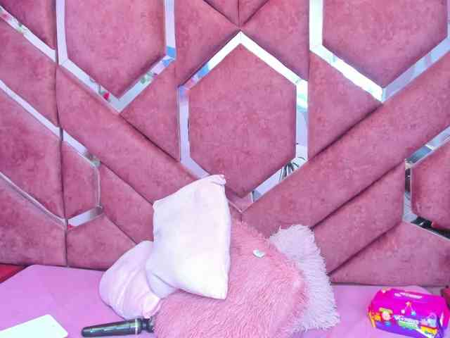 MiaaDavis webcam