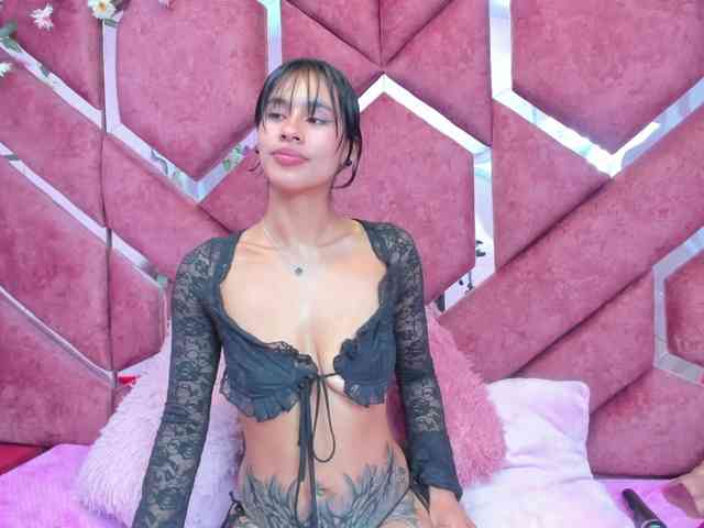 MiaaDavis webcam