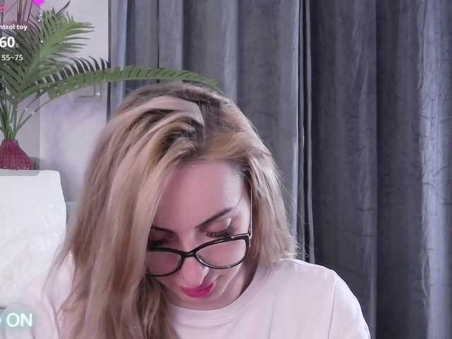 aurapure live sex show