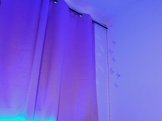 Daphnewa5808's Live Webcam