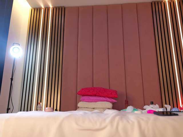 Vesia's BongaCams show and profile