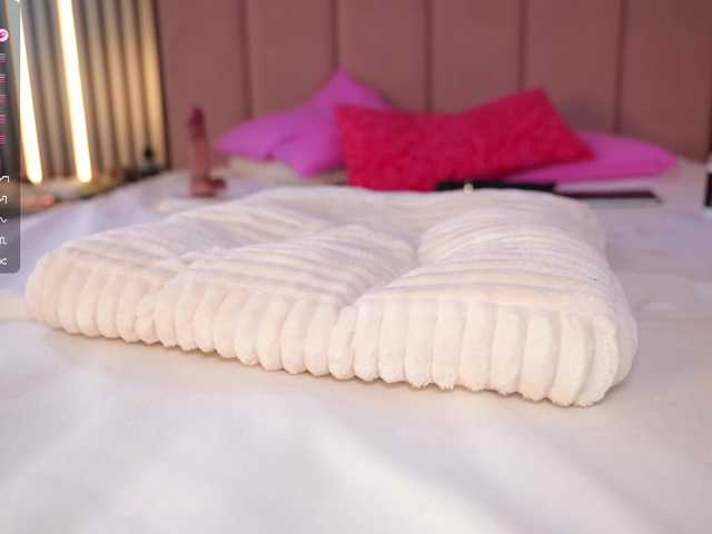 Vesia's BongaCams show and profile