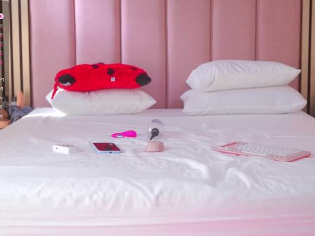 Vesia — live female cam