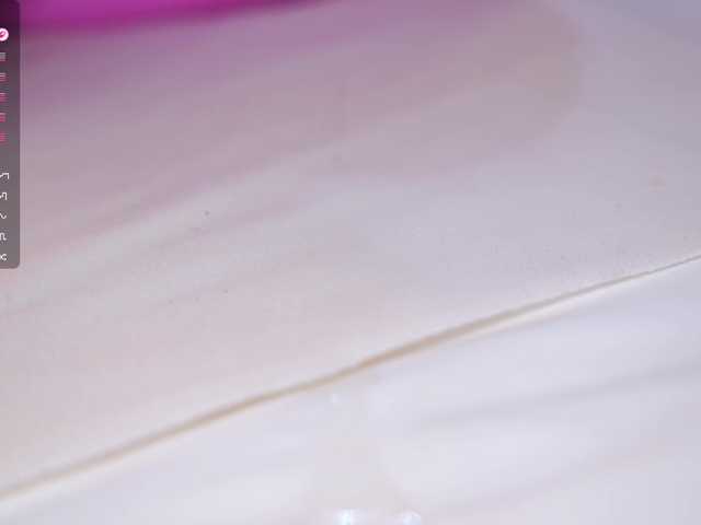 Vesia's BongaCams show and profile